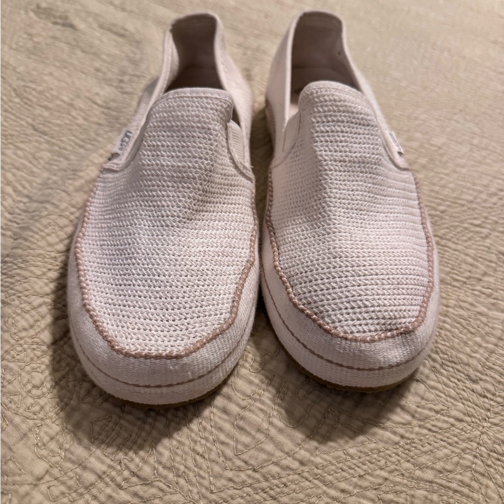 Women’s Ugg’s size 8
